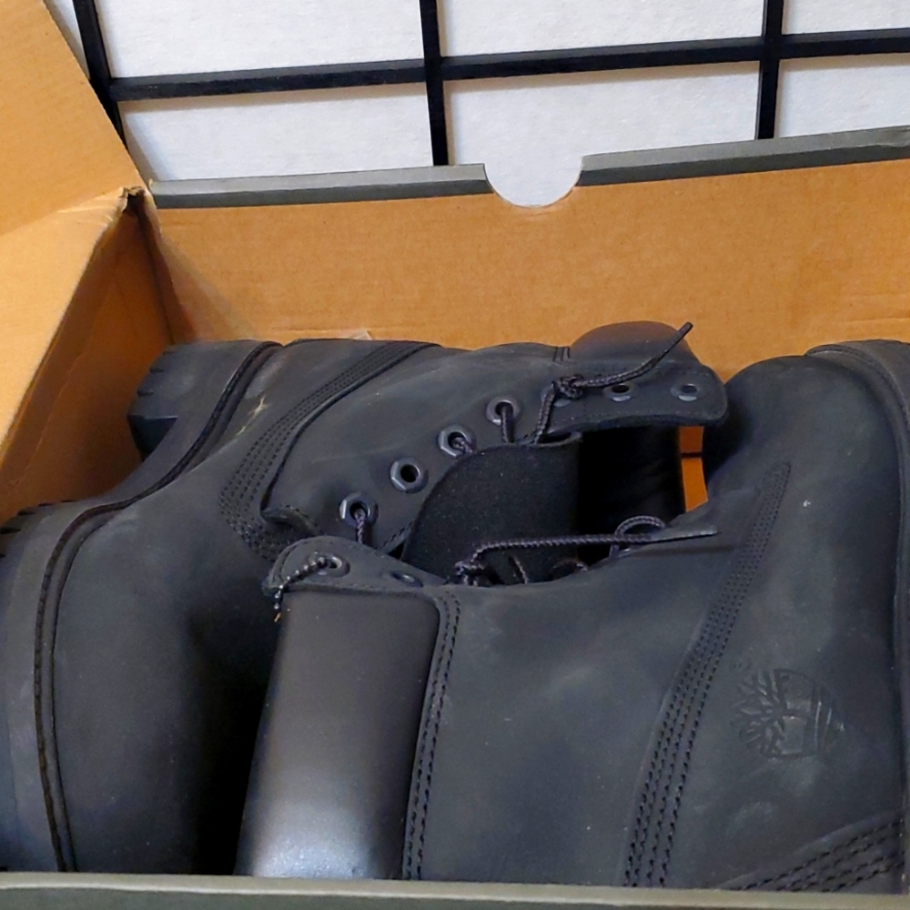 Tameline  size 8 man's